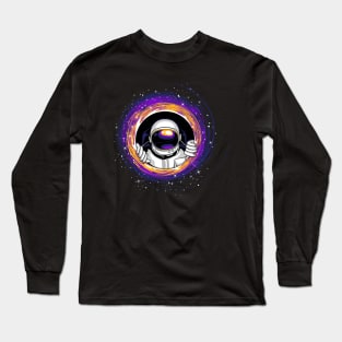 Black hole astronaut Long Sleeve T-Shirt